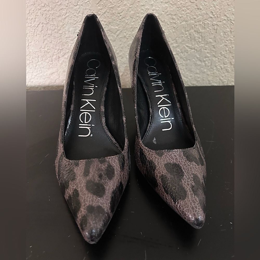 Calvin Klein Snake Print Pumps Size 8
